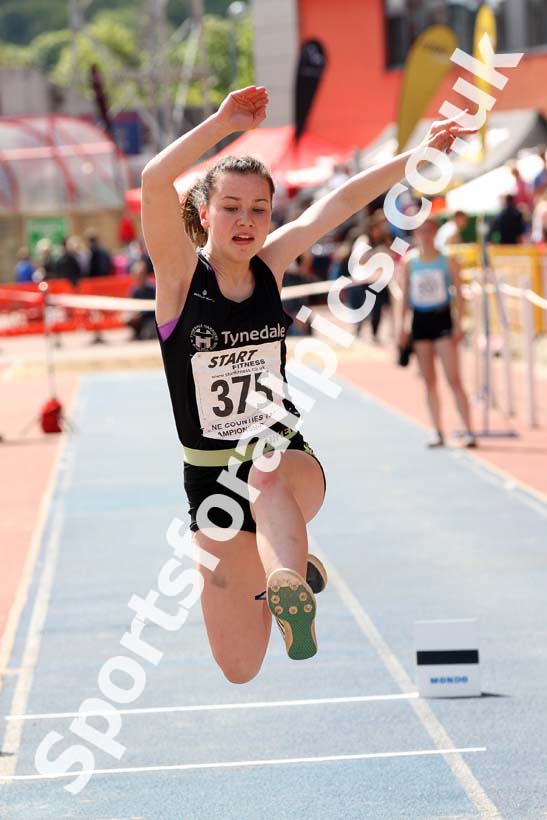 Girls under-15s triple jump, North Eastern Champs, Gateshead Stadium. Photo: David T. Hewitson/Sports for All Pics